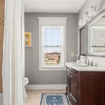 Walkable Nations Retreat Rooftop & Near Broadway * Nashville