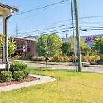 Walkable Nations Retreat Rooftop & Near Broadway