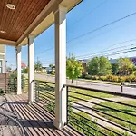 Walkable Nations Retreat Rooftop & Near Broadway