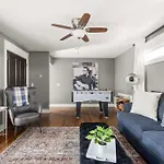 Walkable Nations Retreat Rooftop & Near Broadway *