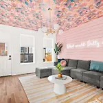 Dollys Dream House Champagne Bar W Dt Views