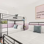 Holiday home The Jolene Bubbly Bar With Views 5min To Dt