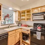 Uncork And Unwind Free Parking Pool Walk To Broadway!