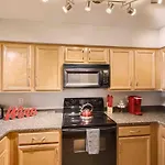 Uncork And Unwind Free Parking Pool Walk To Broadway! Apartment *