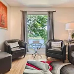 Apartment Uncork And Unwind Free Parking Pool Walk To Broadway!