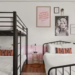 Dolly's Music Row Oasis - Walkable Location Apartment