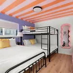 Dolly On Music Row Sleeps 12