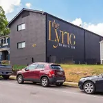 Dolly Apt On Music Row Sleeps 12