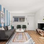 Dolly On Music Row Sleeps 12 Apartment
