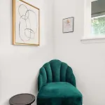 Dolly Oasis On Music Row Apartment *
