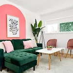 Dolly Oasis On Music Row Apartment