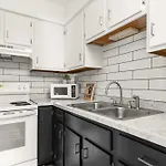 Apartment Trendy On Music Row Walk To Dozens Of Bars Nashville