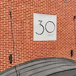 Stylish Midtown Condo Near Vanderbilt & Parthenon