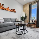 Stylish Midtown Near Vanderbilt & Parthenon Apartment *