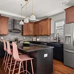 4 Bedroom House With Hot Tub And Backyard Close To Downtown *