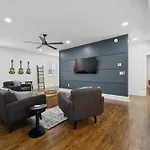 Nash Urban Oasis With Rooftop And Modern Amenities Holiday home *