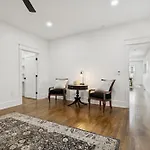 Holiday home Nash Urban Oasis With Rooftop And Modern Amenities *