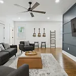 Holiday home Nash Urban Oasis With Rooftop And Modern Amenities Nashville