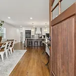 Nash Urban Oasis With Rooftop And Modern Amenities