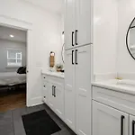 Holiday home Nash Urban Oasis With Rooftop And Modern Amenities *