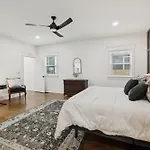 Holiday home Nash Urban Oasis With Rooftop And Modern Amenities Nashville