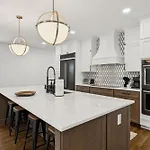 Nash Urban Oasis With Rooftop And Modern Amenities