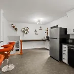 Game And Bunks Sleeps 12 Near Downtown Holiday home