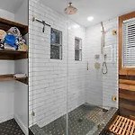 Game And Bunks Sleeps 12 Near Downtown Holiday home