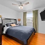Holiday home Game And Bunks Sleeps 12 Near Downtown *