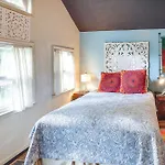 Spacious Retreat W/ Yard: Wfh Friendly!