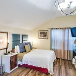 Spacious Retreat W/ Yard: Wfh Friendly! Holiday home