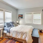 Holiday home Spacious Retreat W/ Yard: Wfh Friendly!
