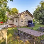 Spacious Retreat W/ Yard: Wfh Friendly! Holiday home *