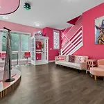 Bachelorette Paradise Pink House Near Broadway
