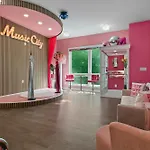 Bachelorette Paradise Pink House Near Broadway