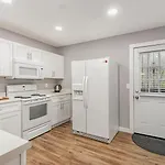 2 Units, Sleeps 16, Mins To Downtown - Airport *
