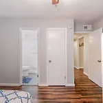 2 Units, Sleeps 16, Mins To Downtown - Airport