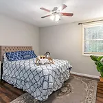 2 Units, Sleeps 16, Mins To Downtown - Airport