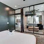 Apartment Modern Getaway Near Vandy *