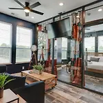 Modern Getaway Near Vandy