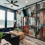 Modern Getaway Near Vandy