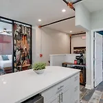 Apartment Modern Getaway Near Vandy