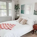 Apartment 12 South Historic Walkable Haven