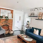 Apartment 12 South Historic Walkable Haven