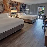 Courtyard By Marriott Vanderbilt West End Hotel 3*