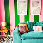 Dreaming With Dolly - Luxe Near Broadway