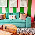 Dreaming With Dolly - Luxe Near Broadway