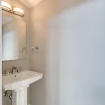 Holiday home Cultured Coach - Music Row - Mins To Downtown