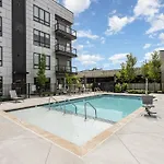 Holiday home The Second Fiddle-odyssey-mins To Broadway *