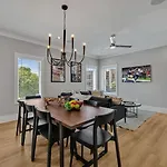 Ensemble-4 Unit Combo-8 Mins To Broadway Holiday home Nashville